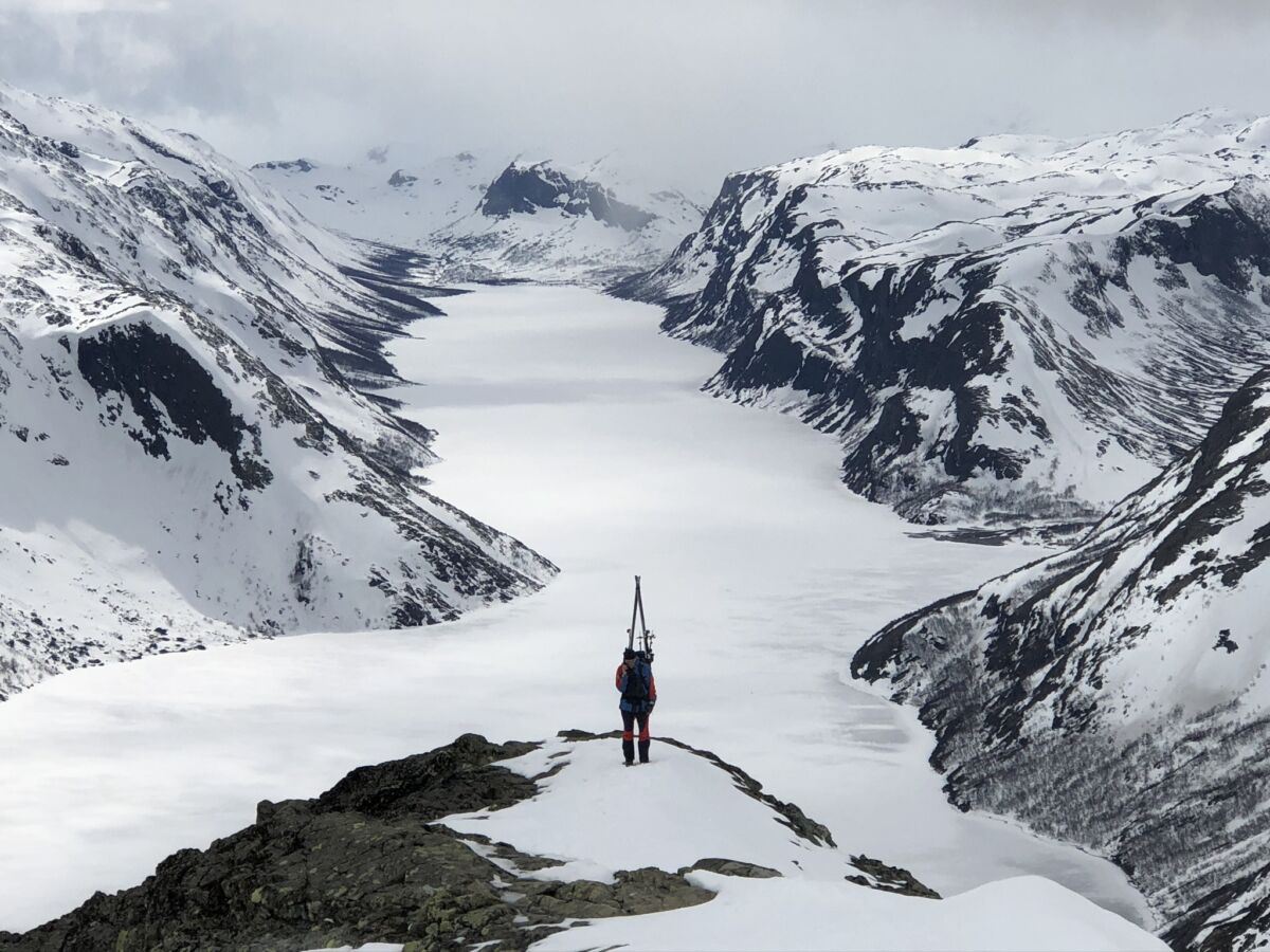Sjodalen Hyttetun Saga Fjelltun Besseggen Gjende ski skispor vinterbestigning randonee